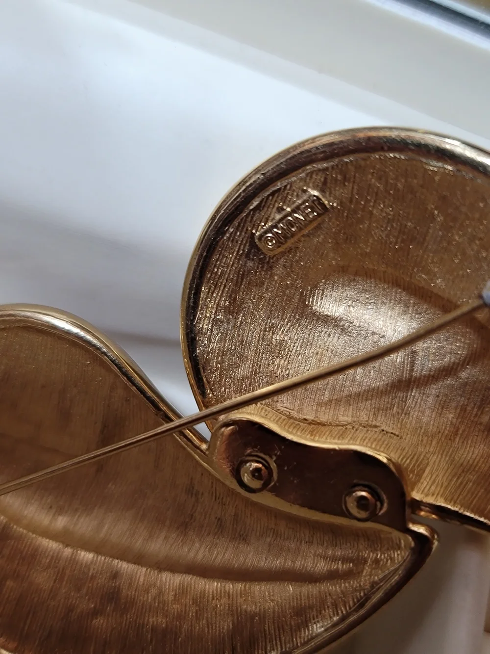 Monet sculptural gold